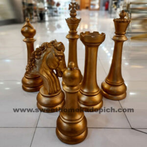 تصویر اکسسوری مهره شطرنج طلایی