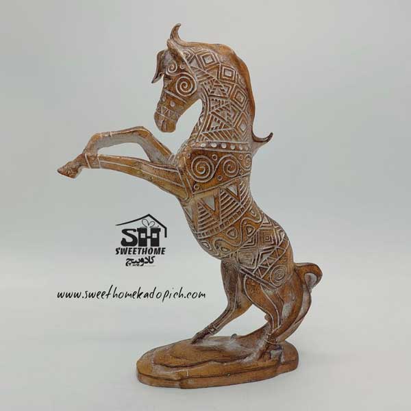 تصویر مجسمه اسب پرش طرح دار نسکافه ای 1