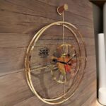 تصویر ساعت دیواری فلزی دو رینگ عدد یونانی طلایی 1
