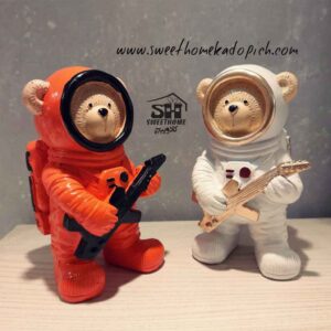 تصویر مجسمه خرس فضانورد موزیسین