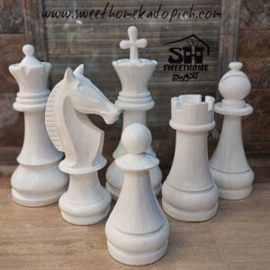 تصویر دکوری مهره های شطرنج کنارسالنی سفید