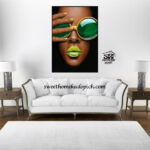 تصویر تابلو دیواری مدل شاین دختر عینک سبز