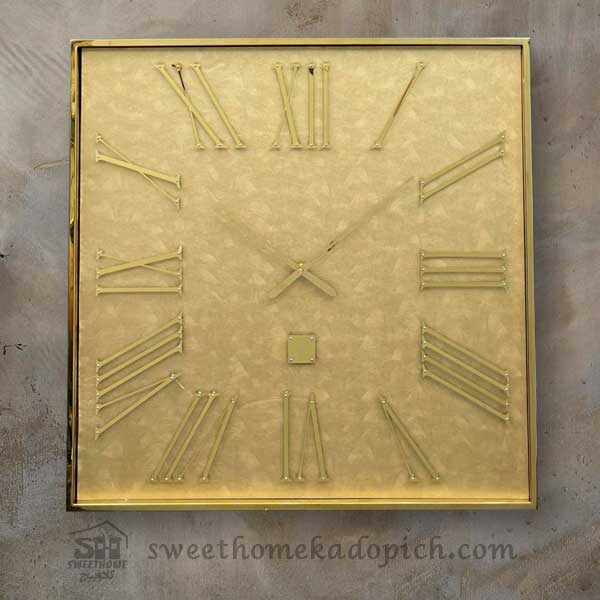 تصویر ساعت دیواری رویال مربع طلایی